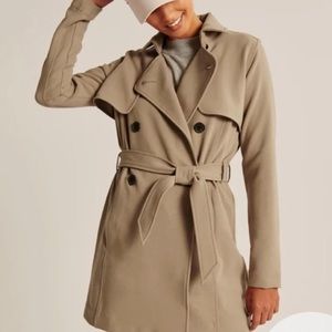 Abercrombie & Fitch Women’s tan trench coat L